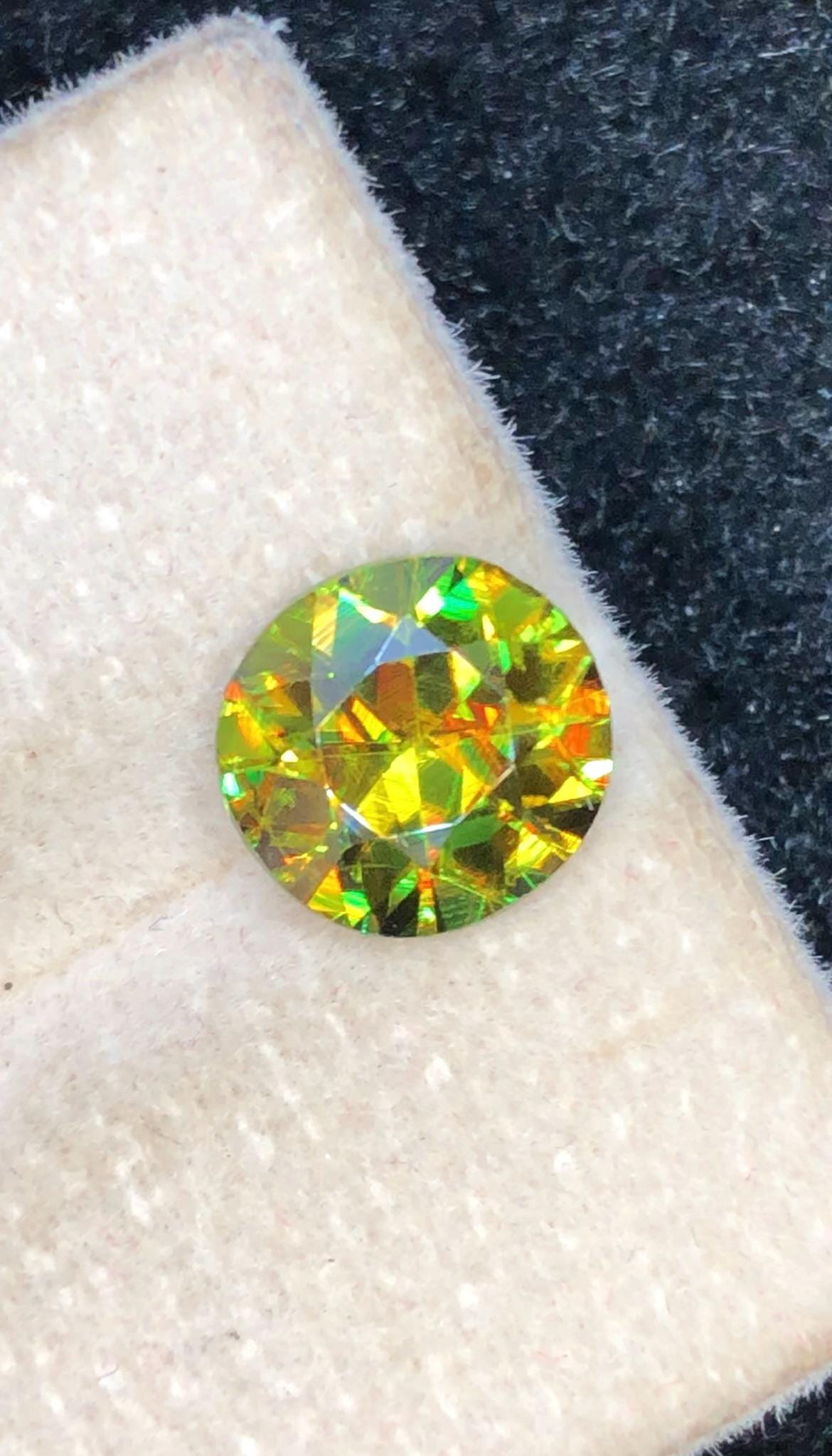 Chrome Sphene 2.15ct Round Cut – Madagascar • Full Fire