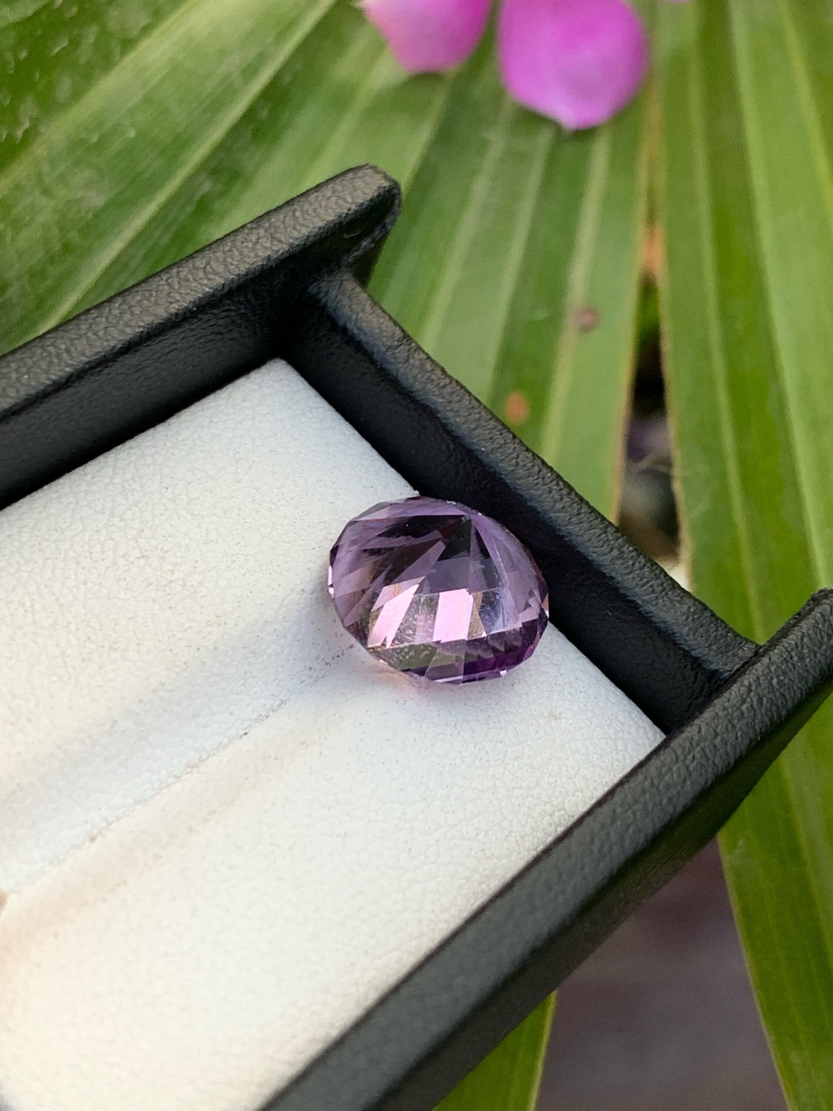 Natural Amethyst Gemstone: 5.5 Carat Round Cut Jewelry Stone