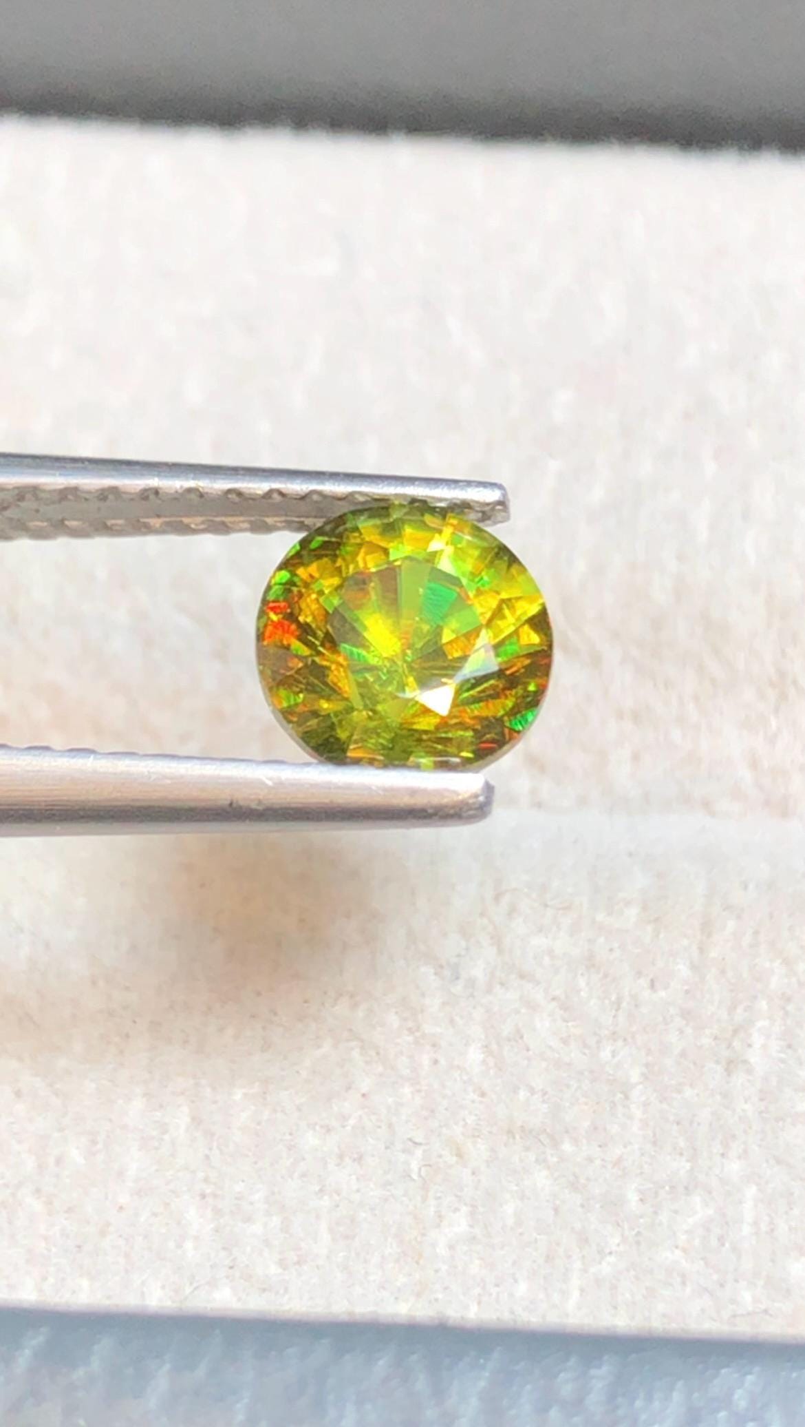 Chrome Green Sphene 1ct Round Cut – Madagascar • Full Fire