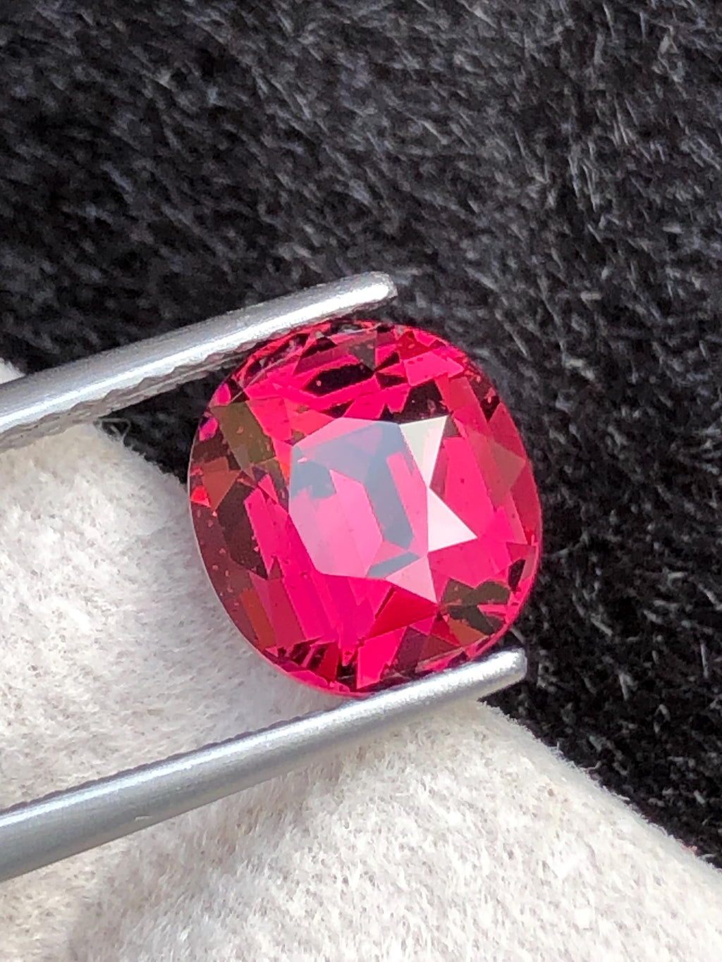 Purple Rhodolite Garnet 3.80ct Oval Cut – Raspberry-Tone Tanzanian Gemstone