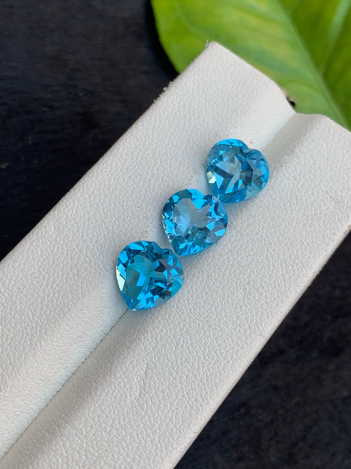 Swiss Blue Topaz Heart: 9.60 Carat Loose Gemstone Set