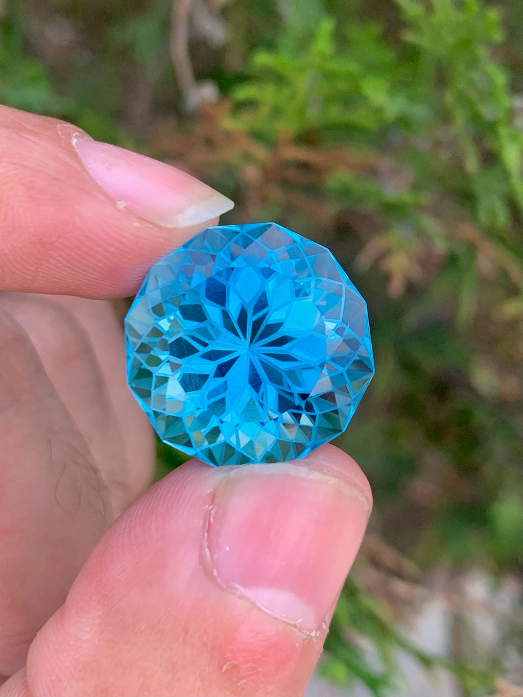 35.5 CT Swiss Blue Topaz Gemstone: Round Faceted Cut Stone