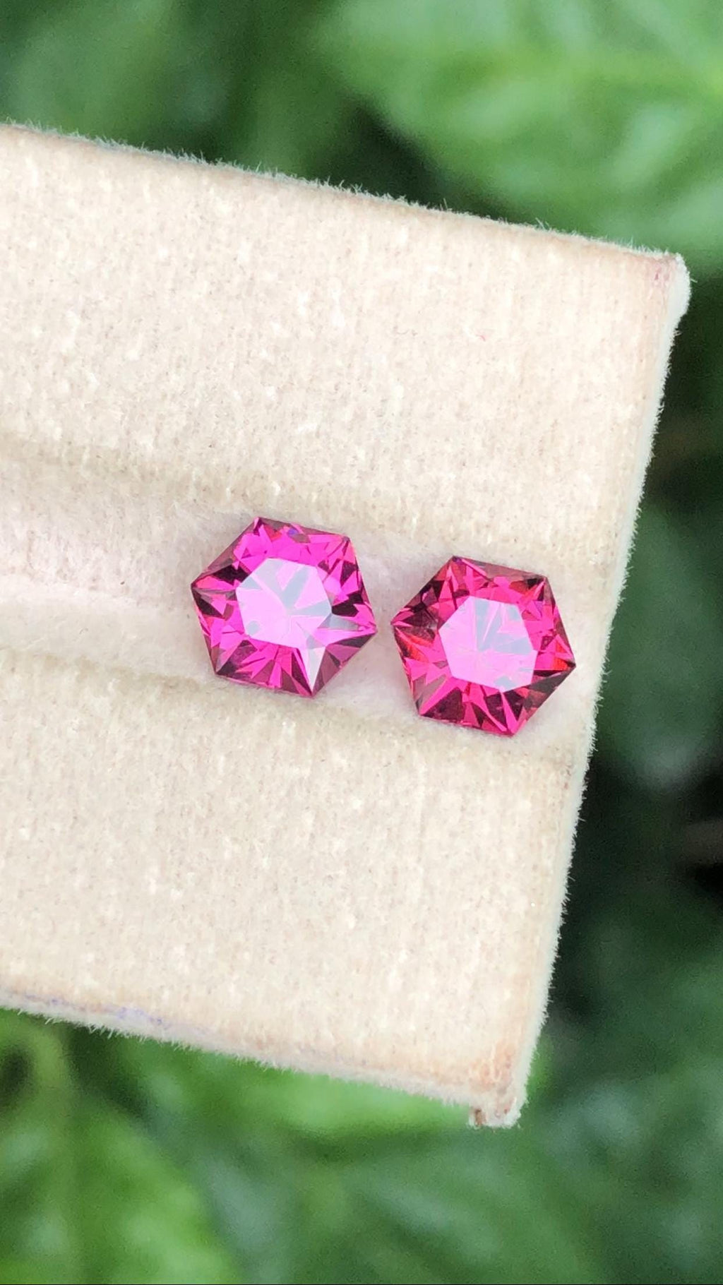 Malaya Garnet 3.20ct Matching Pair – Hexagonal Fantasy Cut with Exceptional Brilliance