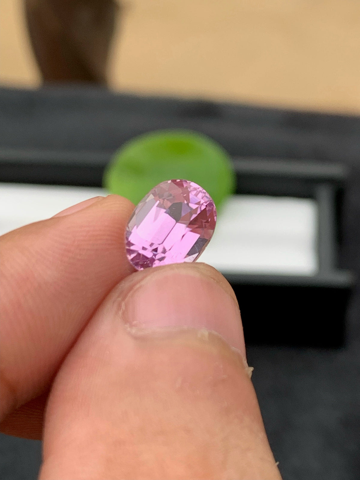 Lilac Pink Kunzite Gemstone: Flawless Oval Cut, 4.10 CT