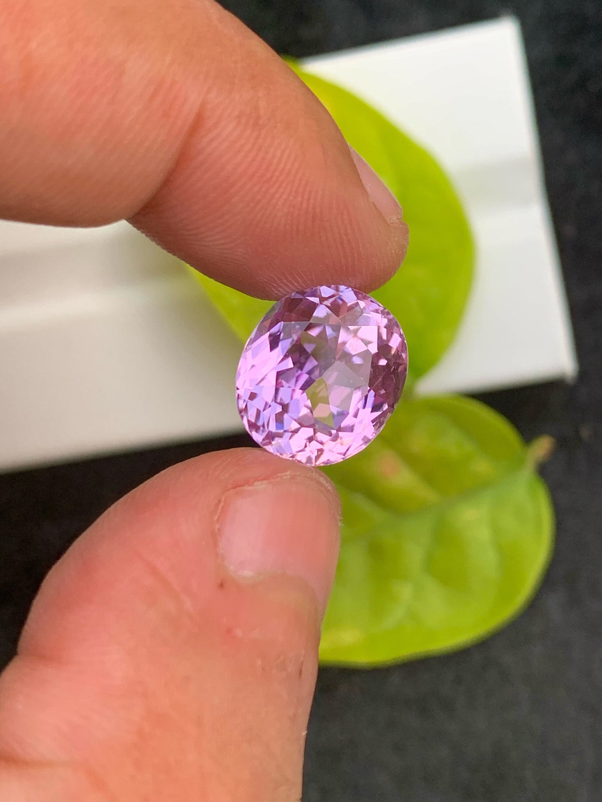 Natural Pink Kunzite Gemstone: VVS Oval Cut, 8.05 CT