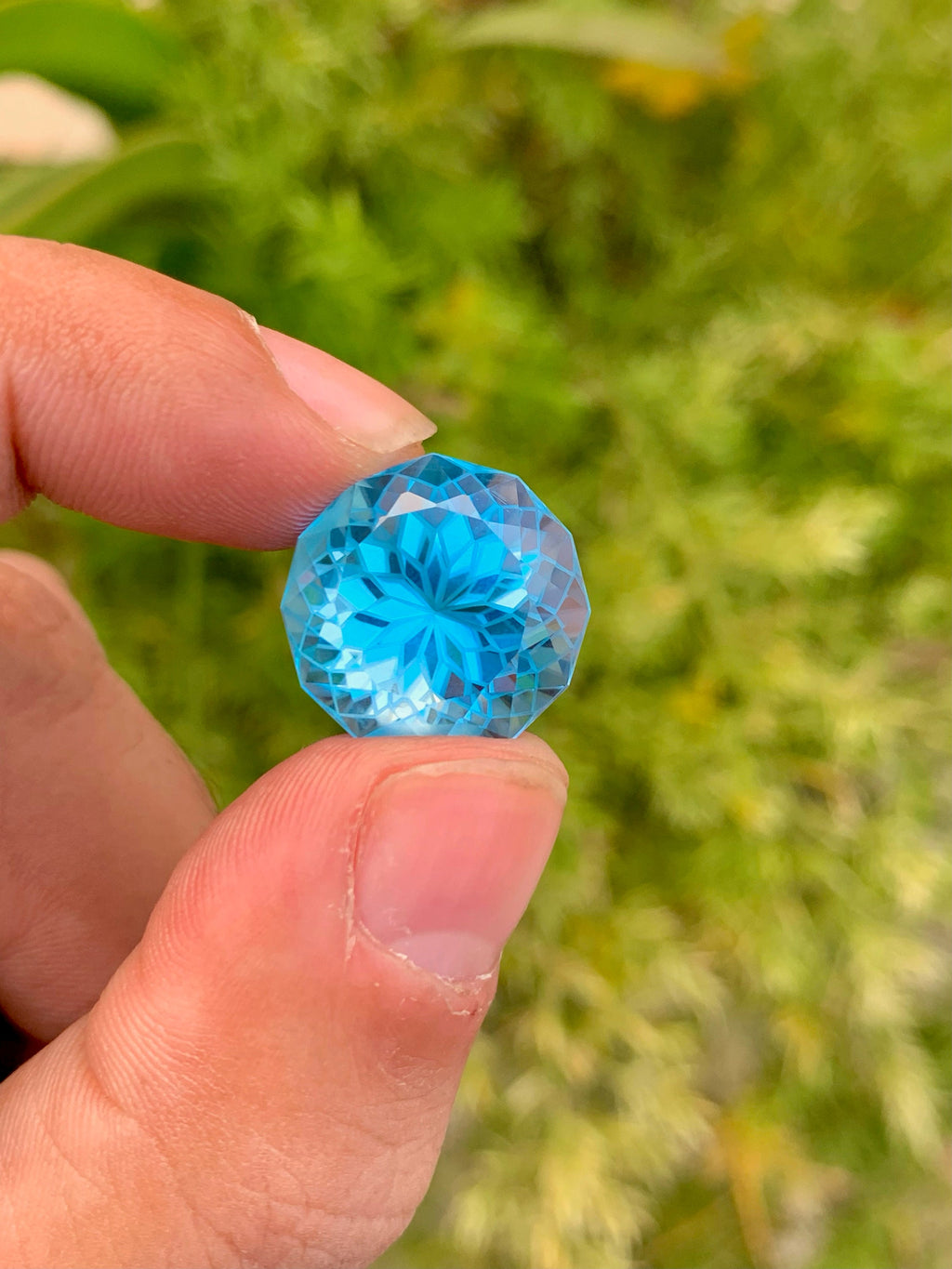 Swiss Blue Topaz Gemstone: Round Faceted Cut, 26.60 CT