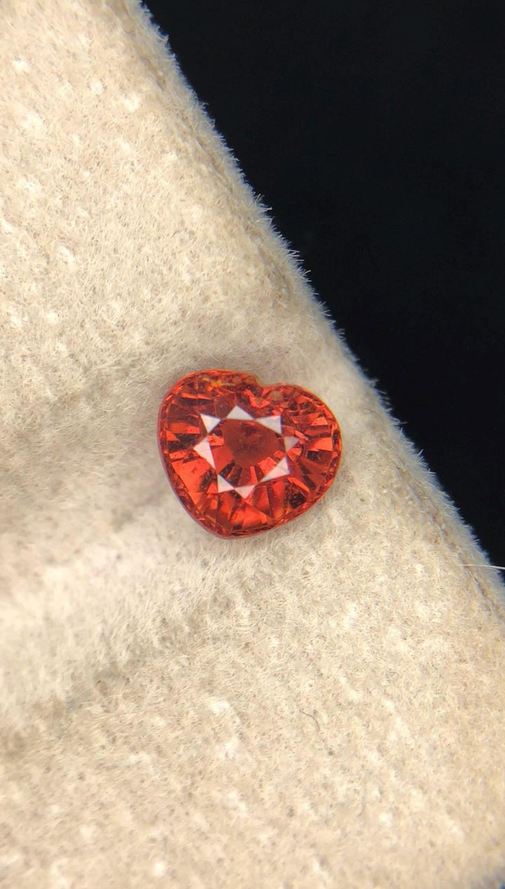 Padparadscha Sapphire 1.04 ct Heart Cut 5.95 × 5.30 × 3.98 mm Madagascar — Certified Pink-Orange