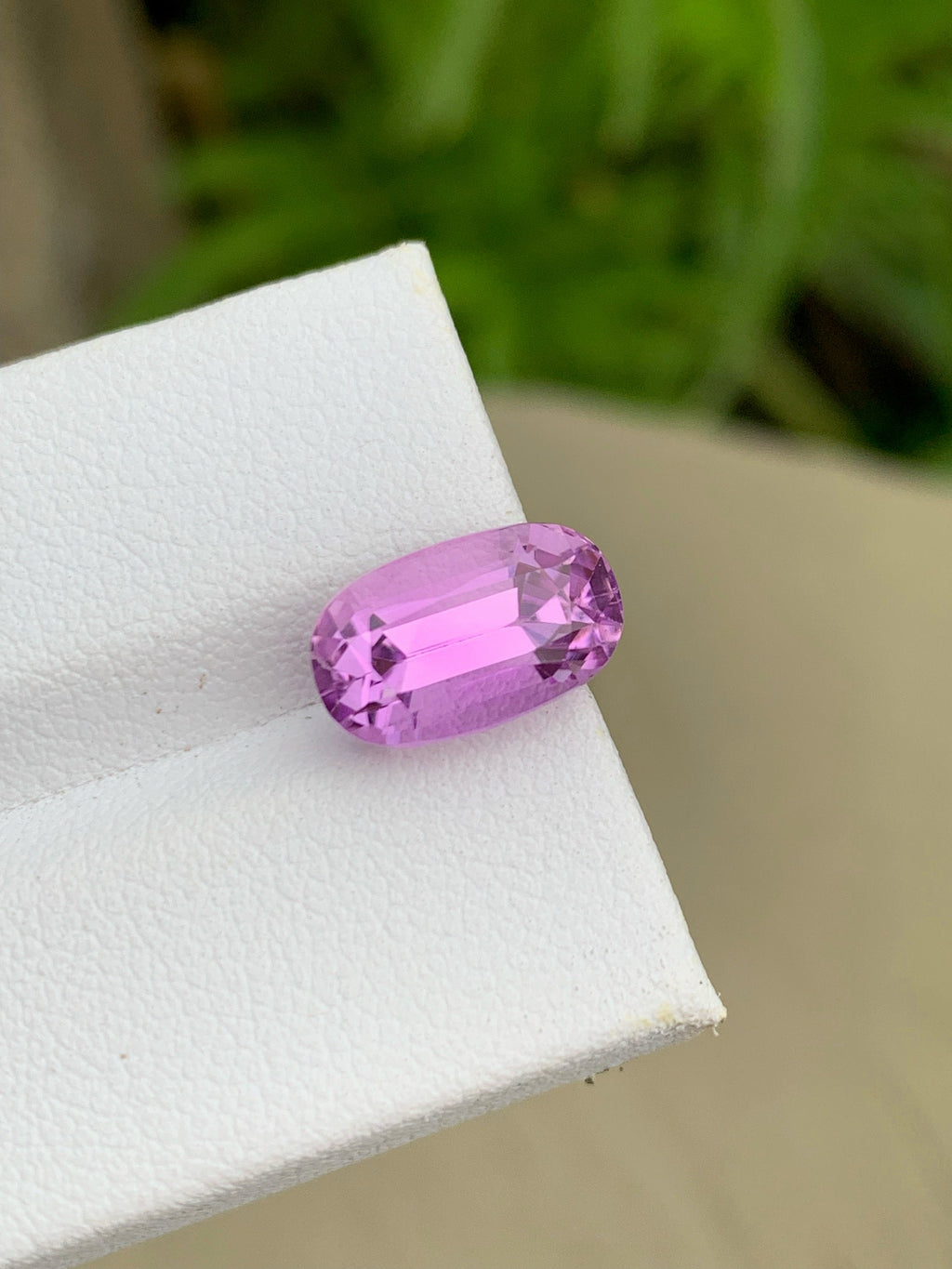 Lavender Pink Kunzite Gemstone: Oval Faceted Cut, 4.75 CT
