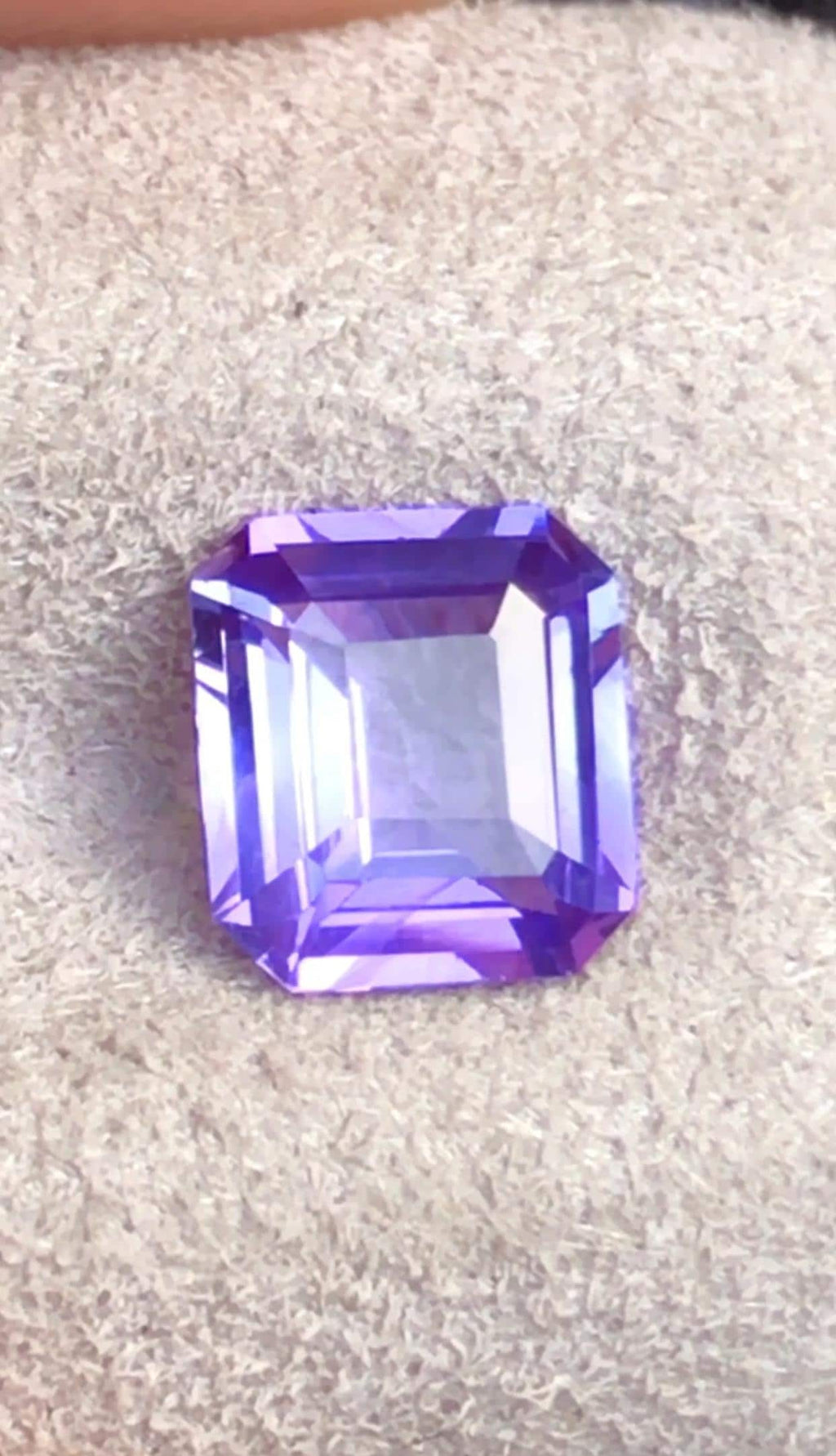 A masterpiece of nature, Certified spinel refined for those who appreciate true beauty.