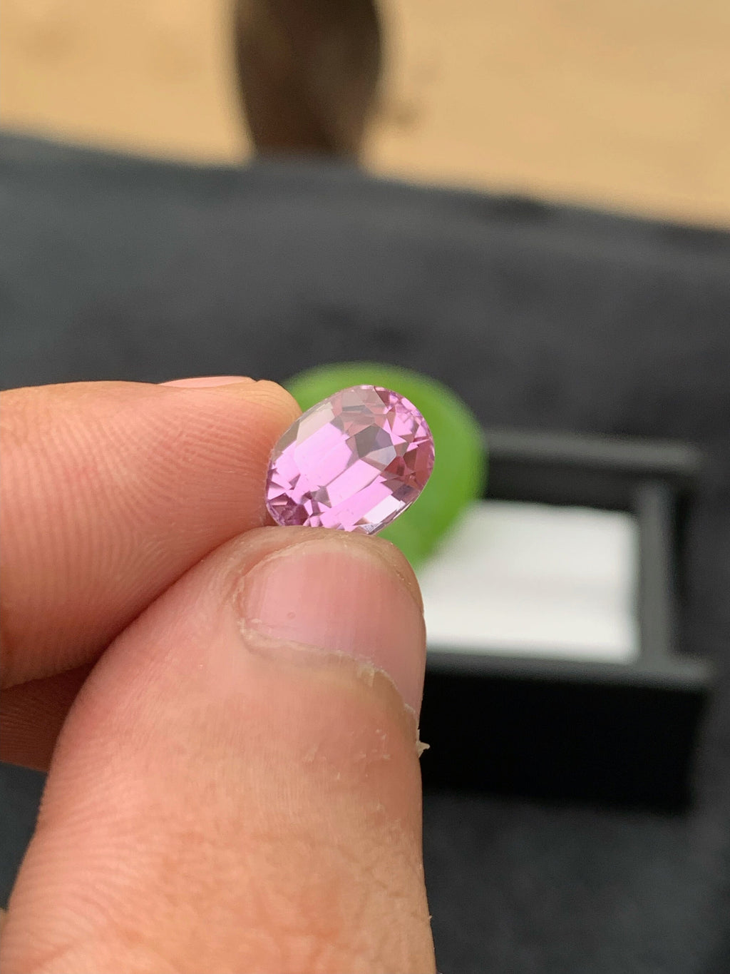 Lilac Pink Kunzite Gemstone: Flawless Oval Cut, 4.10 CT