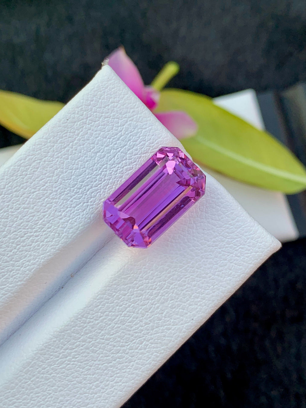 Pink Purple Kunzite Gemstone: Emerald Cut, VVS Clarity, 8.20 CT