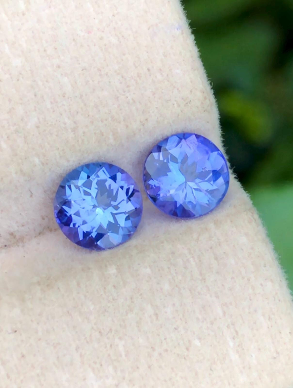 Tanzanite Pair 1.80 Carat Round Cut – 6mm Matched Set (6.10x6.10x3.60mm)