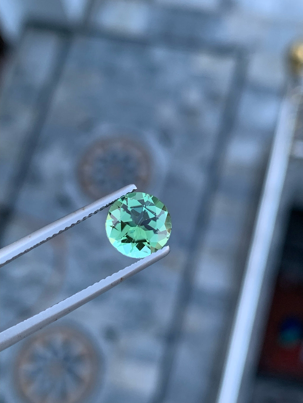 Seafoam Green Tourmaline Gemstone: Round Cut, 2.00 Carat