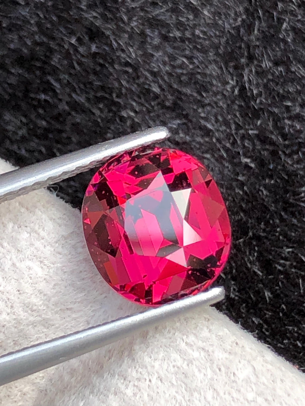 Purple Rhodolite Garnet 3.80ct Oval Cut – Raspberry-Tone Tanzanian Gemstone