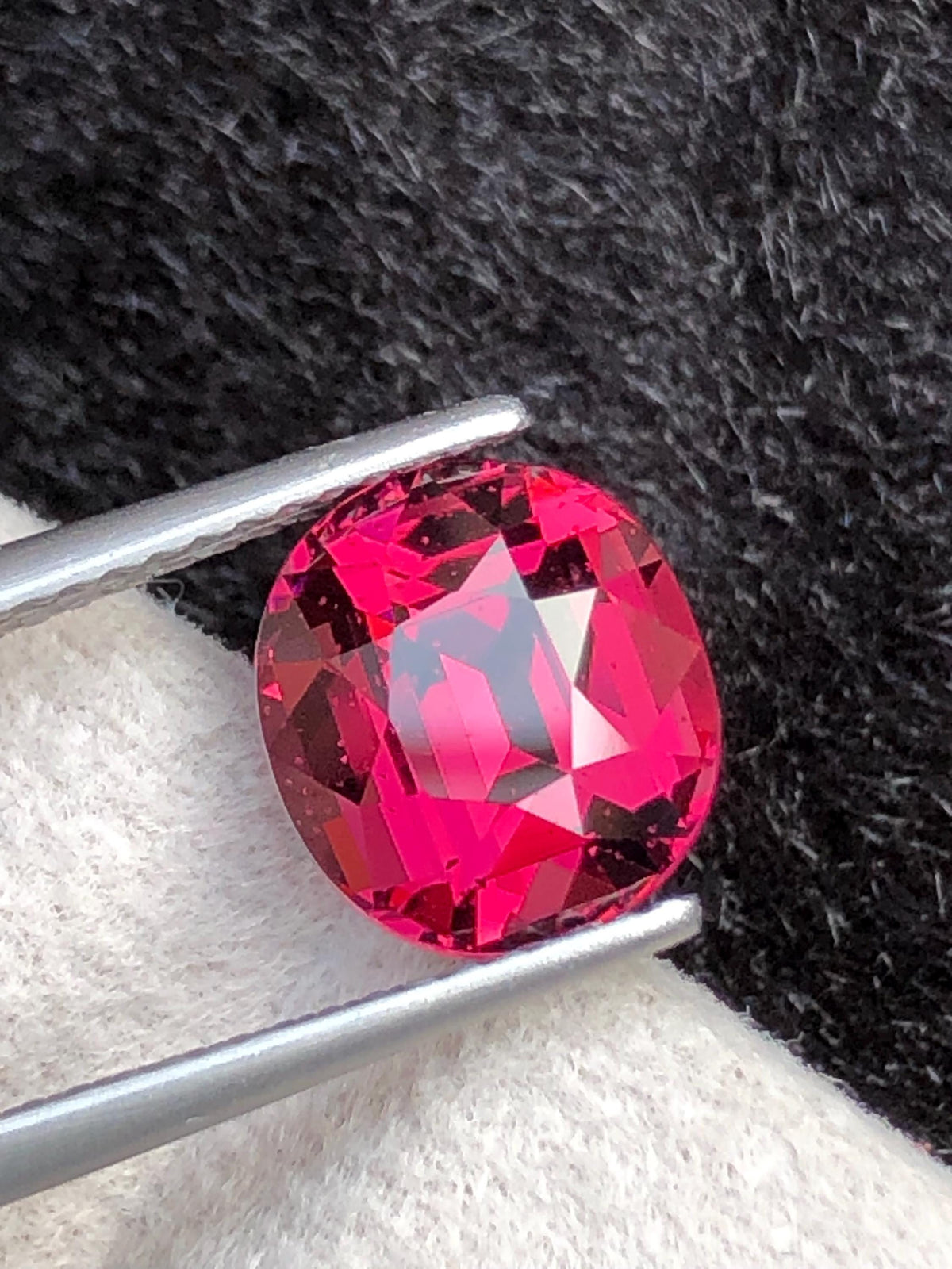 Purple Rhodolite Garnet 3.80ct Oval Cut – Raspberry-Tone Tanzanian Gemstone