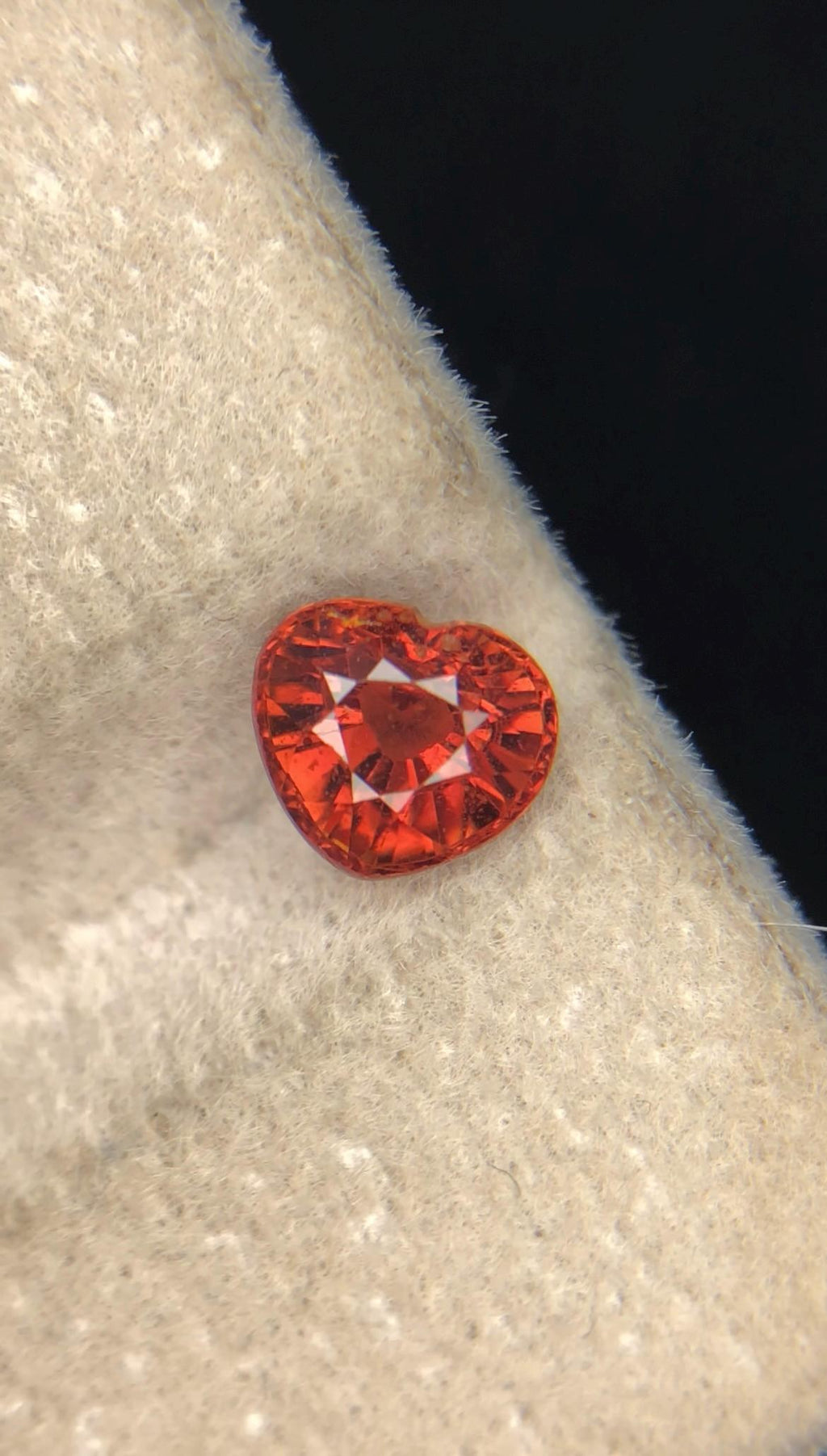 Padparadscha Sapphire 1.04 ct Heart Cut 5.95 × 5.30 × 3.98 mm Madagascar — Certified Pink-Orange