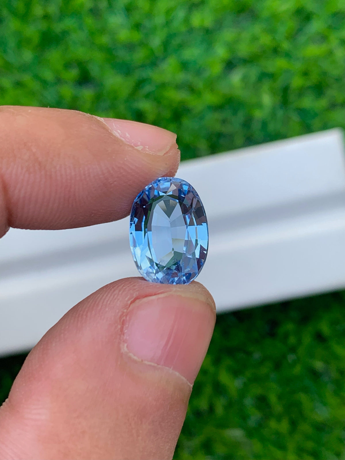 Santa Maria Aquamarine Gemstone: 5.25 CT Deep Blue Oval Cut Stone