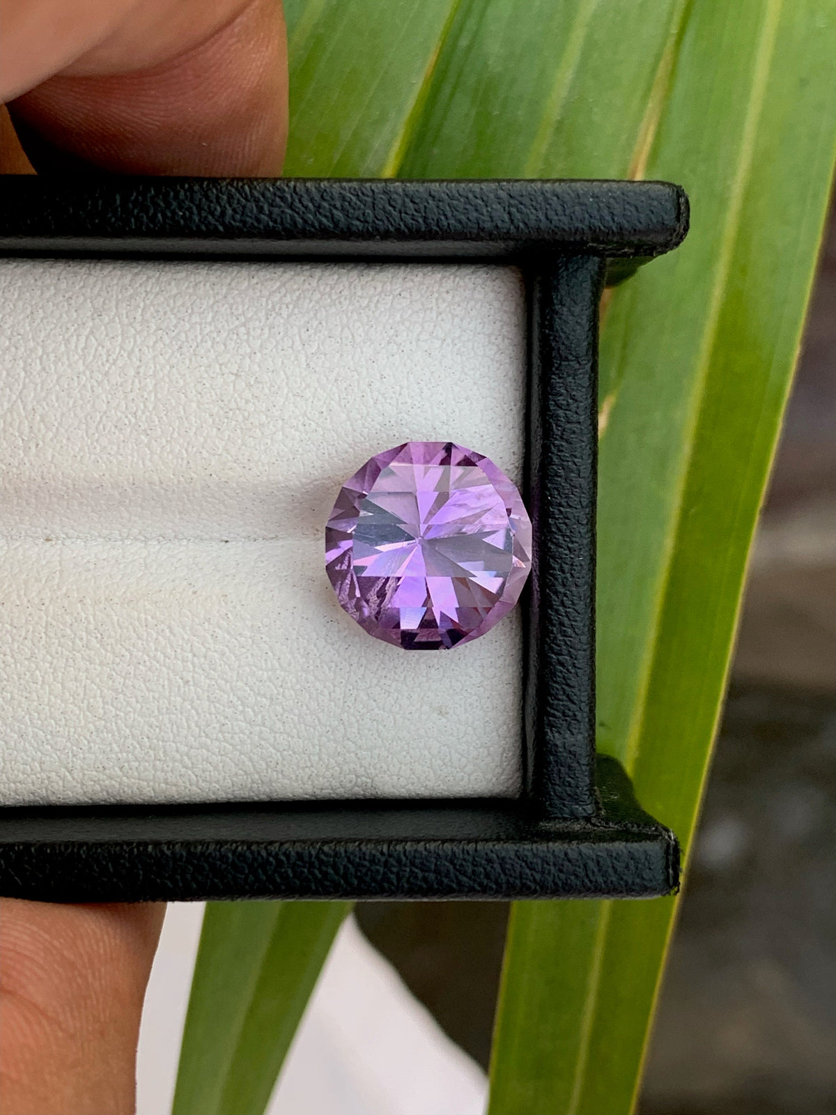 Natural Amethyst Gemstone: 5.5 Carat Round Cut Jewelry Stone