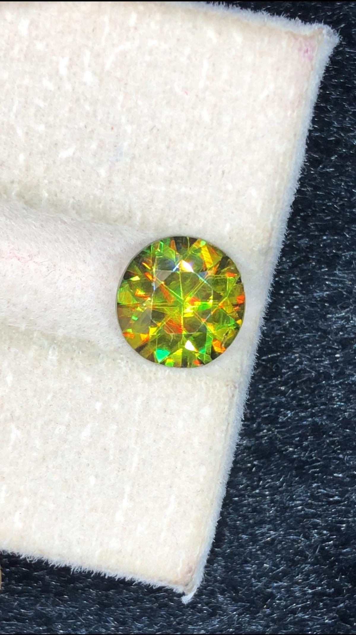 Chrome sphene round cut with fire from Pakistan