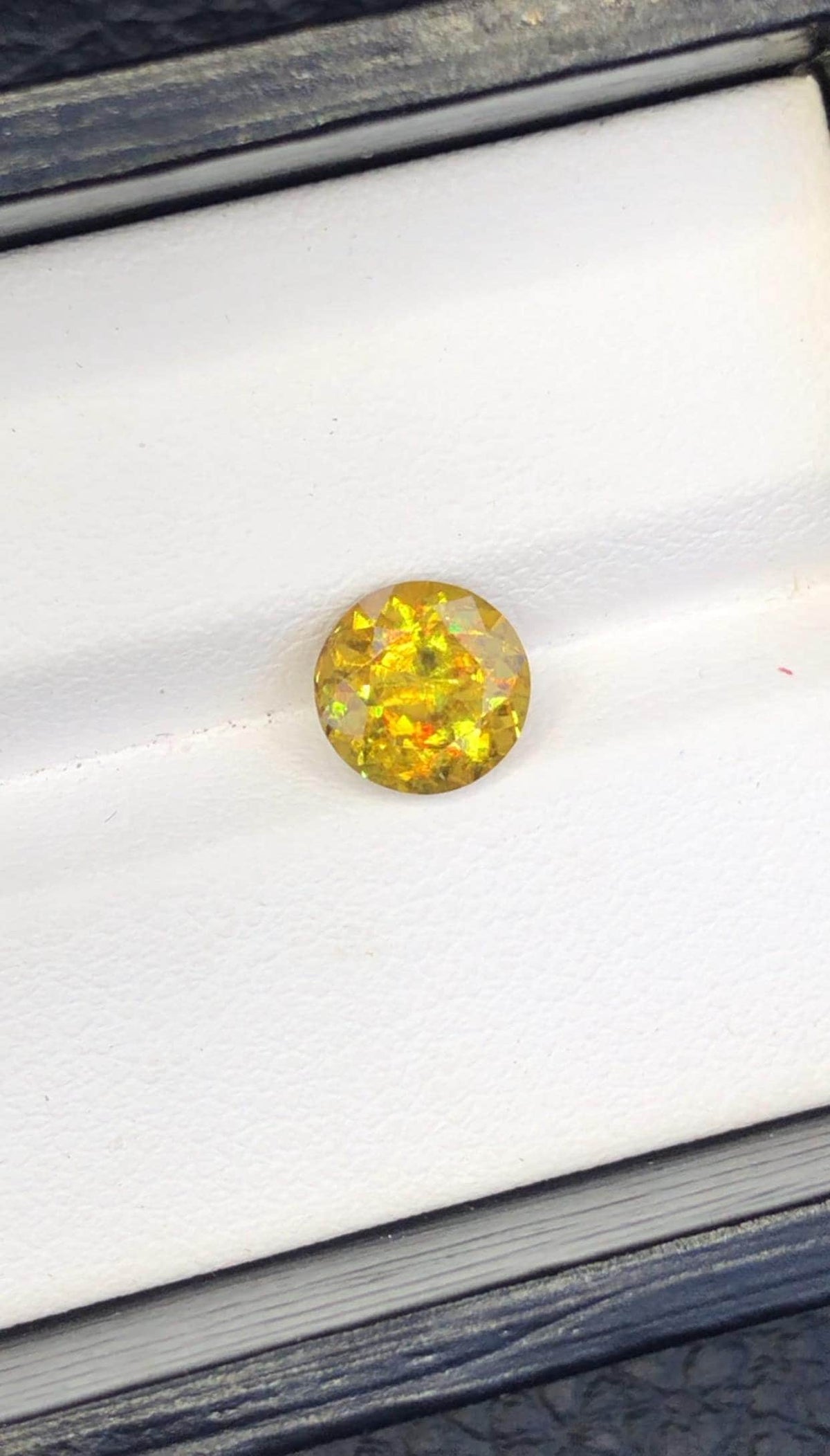 Natural Fire Sphene Gemstone: Round Cut, 1.90 CT