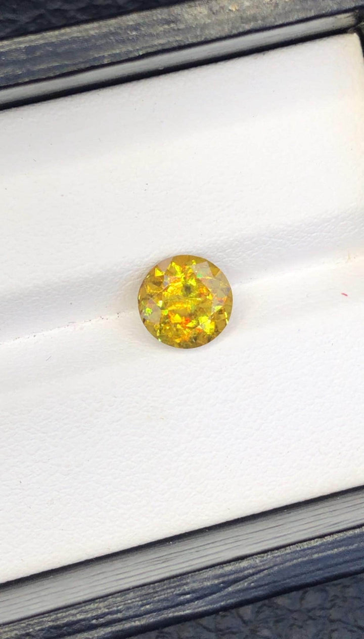 Natural Fire Sphene Gemstone: Round Cut, 1.90 CT