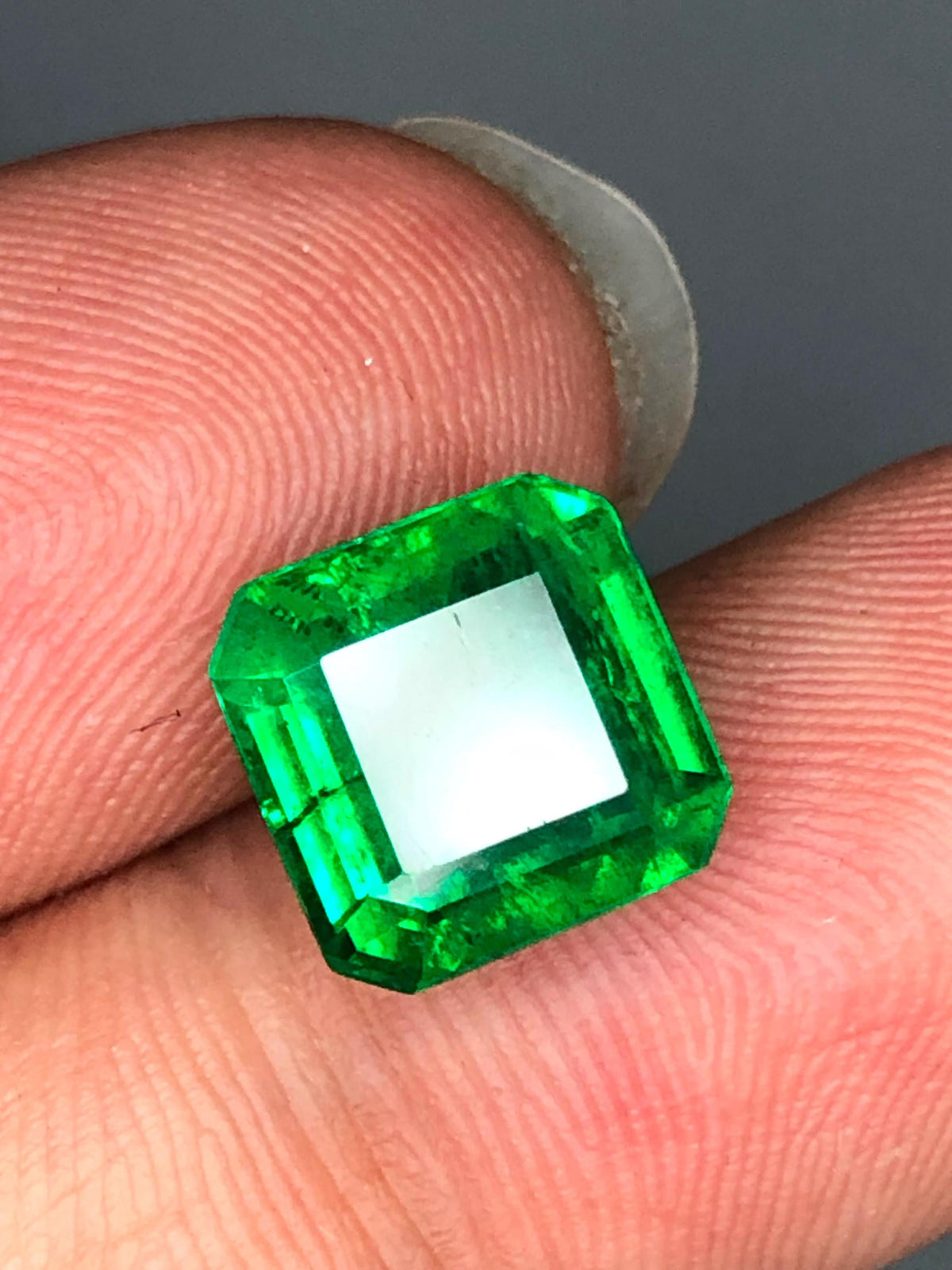 3.97 Ct Top Quality Natural Vivid Green Emerlad from zambia