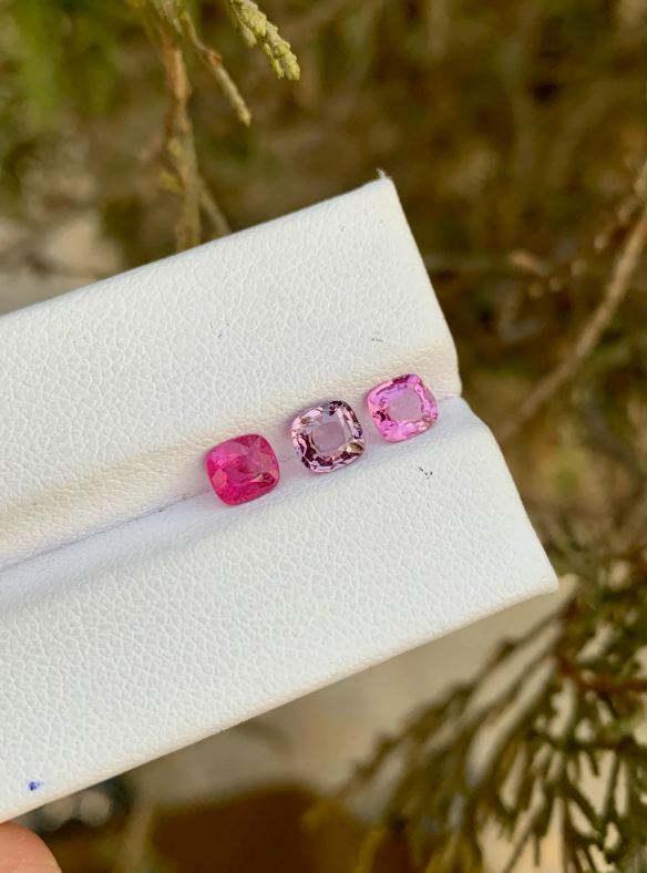 Magenta Red Color,pink ,purplish pink Spinel Gemstone lot, Ring Size Spinel Cut Stone, Transparent Gem For Jewelry Making Cushion Cut 1.95ct