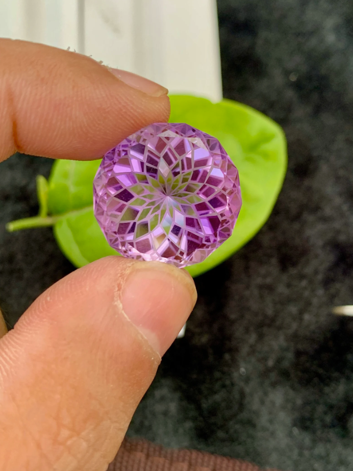 29.10ct Loupe Clean Purple-Pink Amethyst – Precision Flower Cut Gem from Brazil