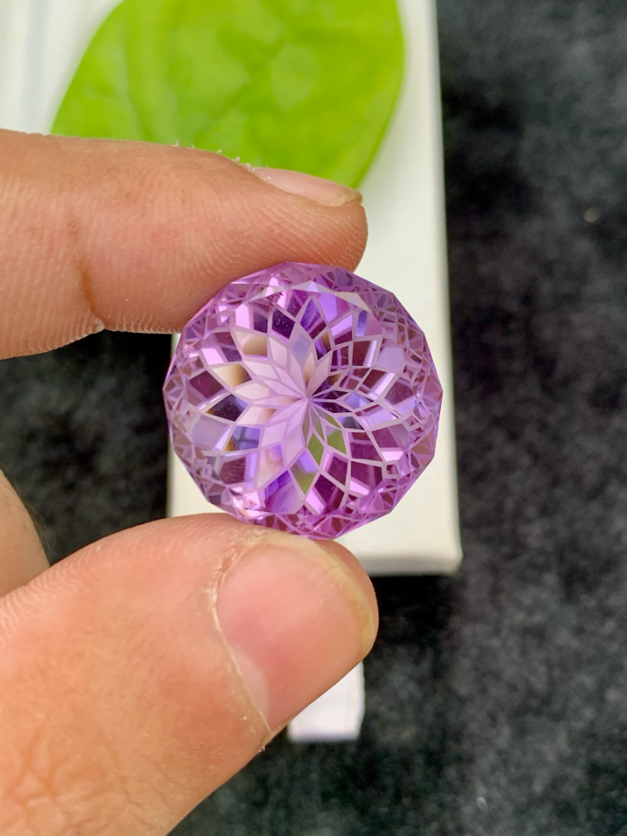 29.10ct Loupe Clean Purple-Pink Amethyst – Precision Flower Cut Gem from Brazil