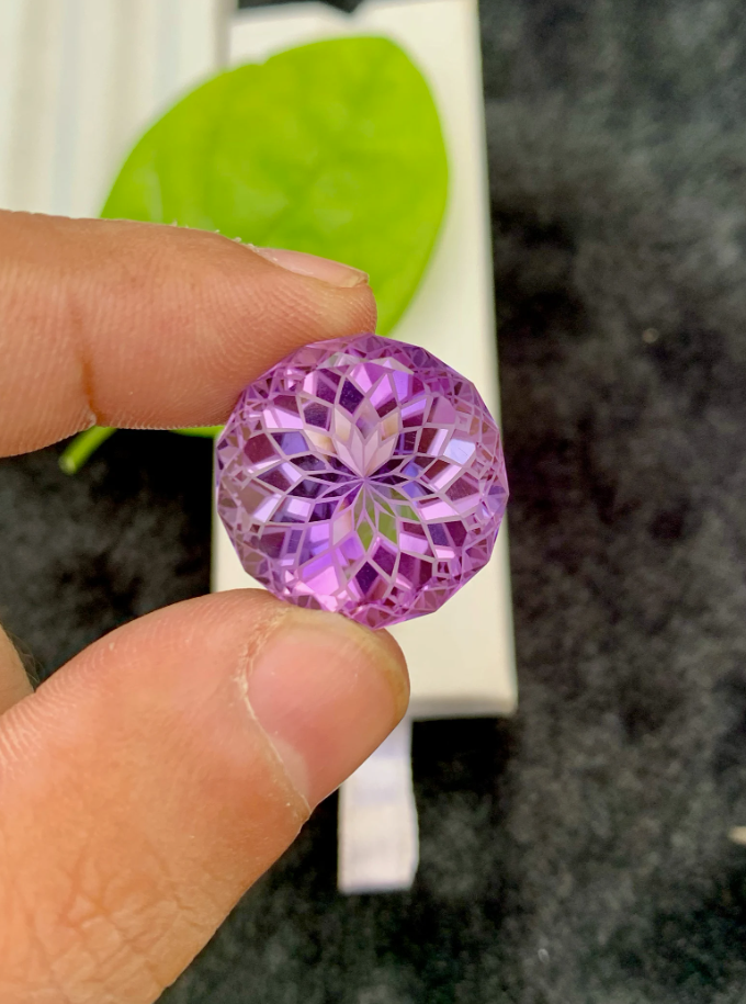 29.10ct Loupe Clean Purple-Pink Amethyst – Precision Flower Cut Gem from Brazil