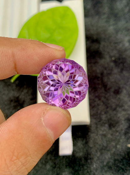 29.10ct Loupe Clean Purple-Pink Amethyst – Precision Flower Cut Gem from Brazil
