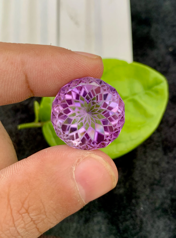 29.10ct Loupe Clean Purple-Pink Amethyst – Precision Flower Cut Gem from Brazil