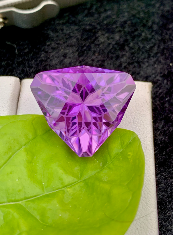 29.55ct Triangular Cut Amethyst – Natural Flawless Purple Gemstone from Brazil