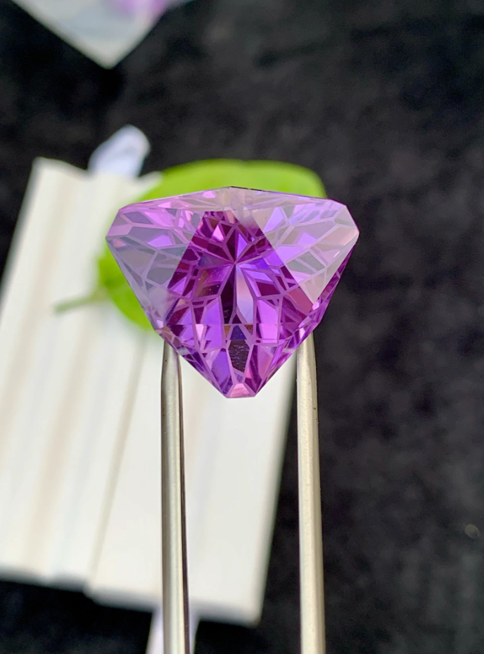 29.55ct Triangular Cut Amethyst – Natural Flawless Purple Gemstone from Brazil