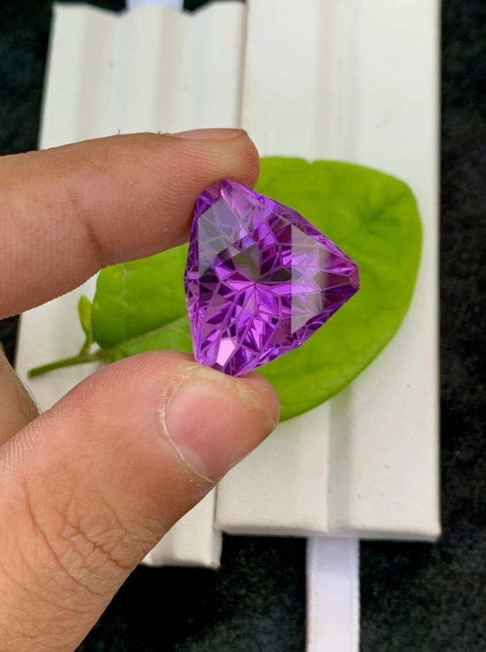 29.55ct Triangular Cut Amethyst – Natural Flawless Purple Gemstone from Brazil
