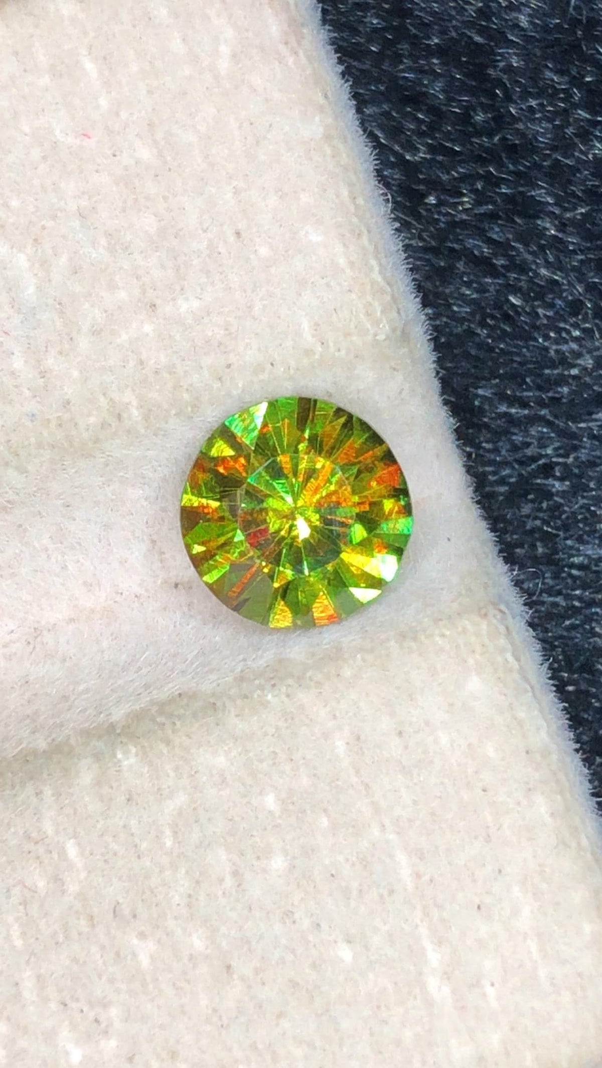 Chrome Sphene 1.05ct — Round Faceted, Skardu Pakistan