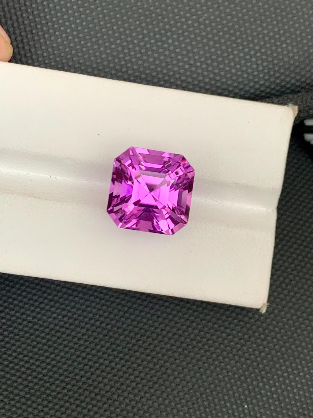 Deep Pink Kunzite Gemstone: 19.53 CT Flawless Lilac Cut Stone