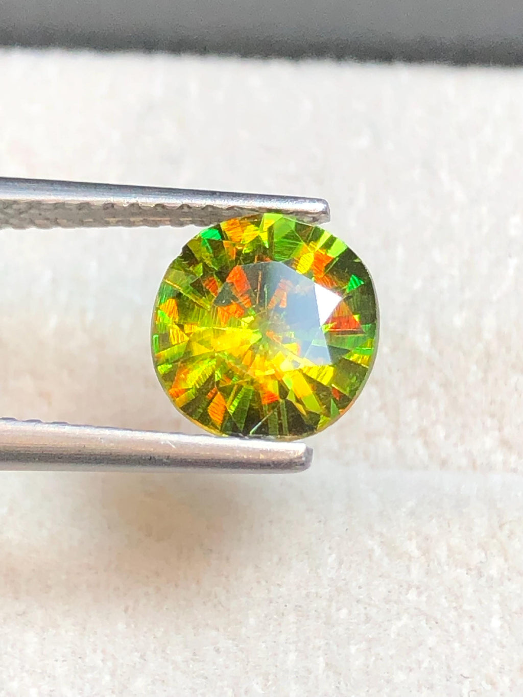 Chrome Sphene 1.65ct Round Cut – Madagascar • Full Fire