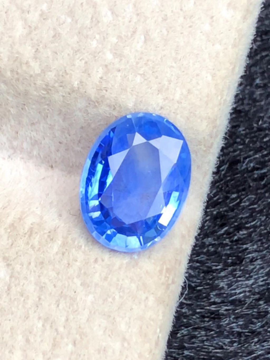 Blue Sapphire 1.31ct Oval Cut • Sri Lanka