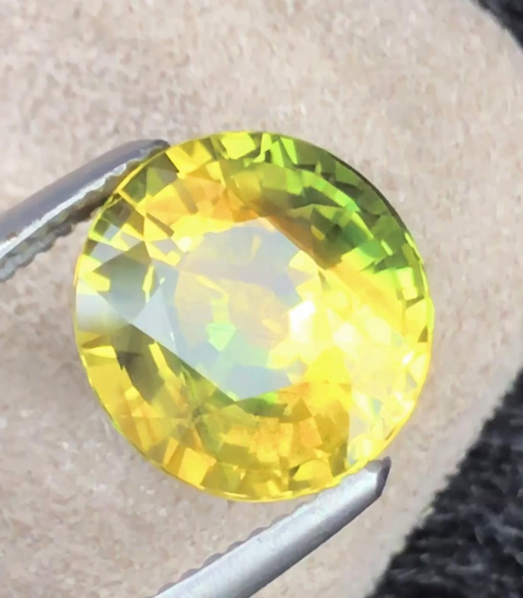 Certified Bi-Color NO HEAT Sapphire 3.17 Cts Greenish/Yellow Natural Sapphire