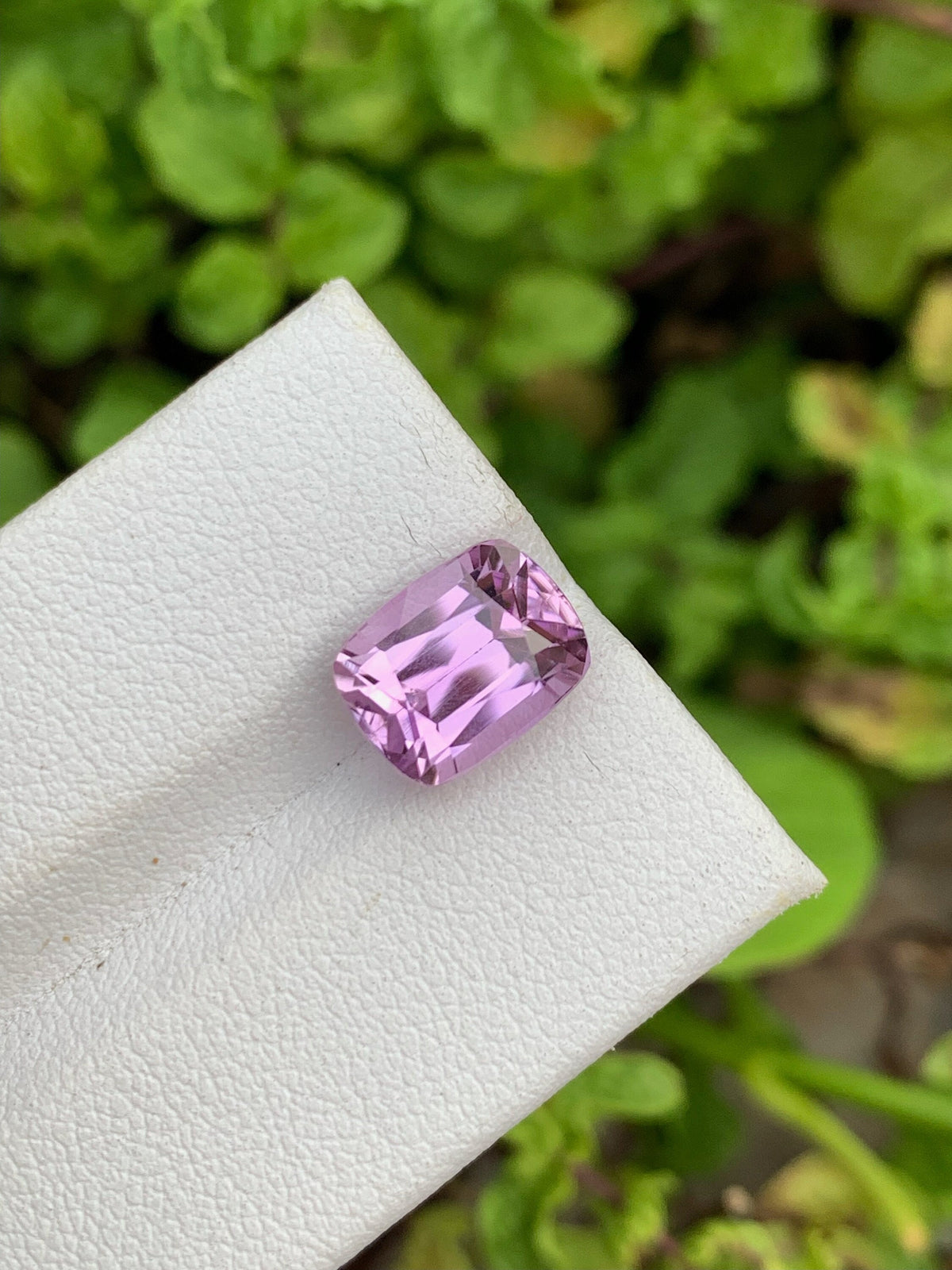 Lilac Pink Kunzite Gemstone: 4.45 CT Cushion Cut, VVS Clarity