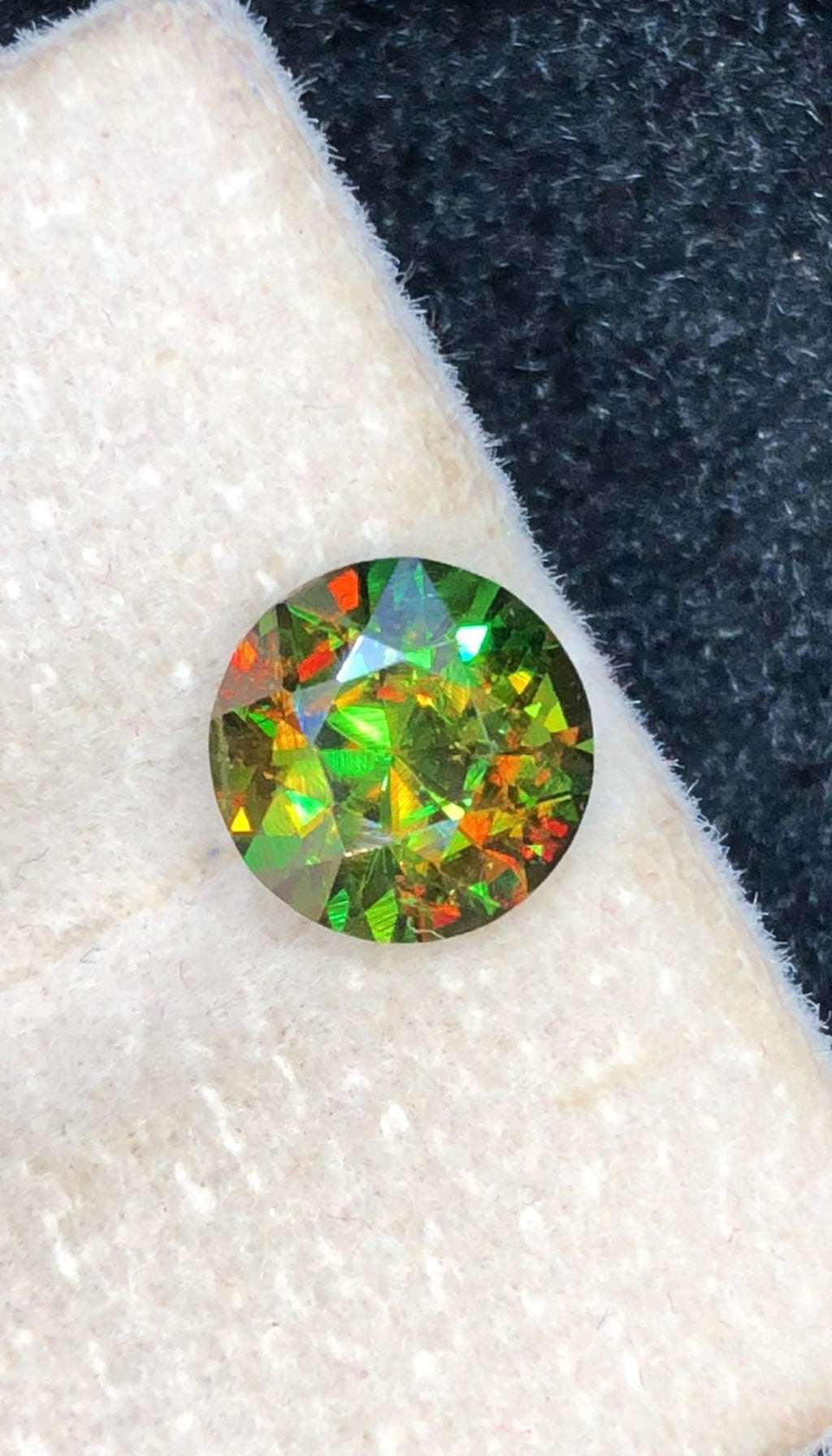 Chrome Sphene 1.90ct Round Cut – Madagascar • Full Fire