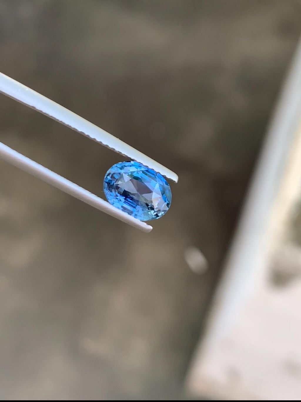 2.61 Carat Royal Blue Sapphire: Oval Cut Loose Gemstone, Sri Lanka
