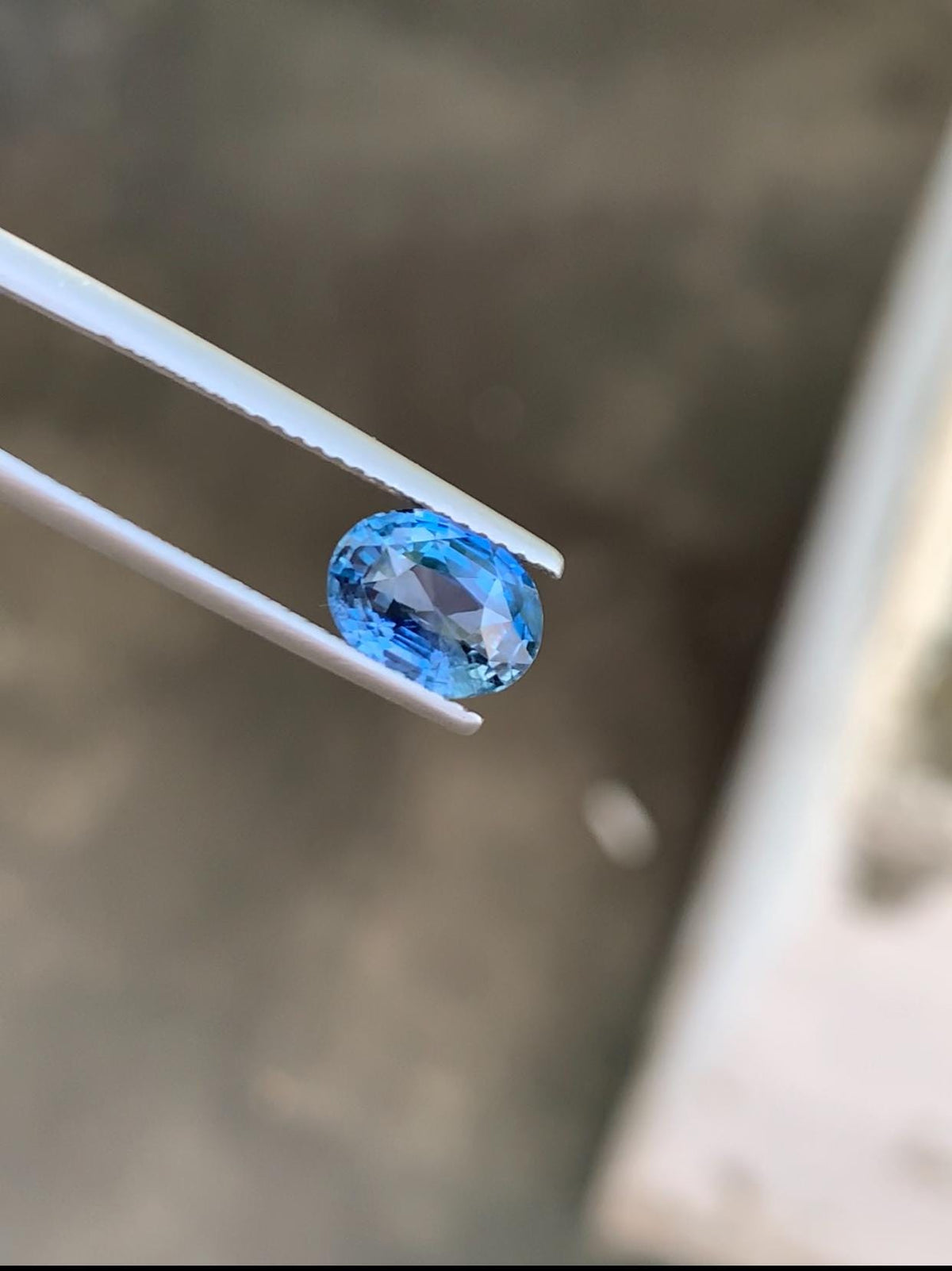 2.61 Carat Royal Blue Sapphire: Oval Cut Loose Gemstone, Sri Lanka
