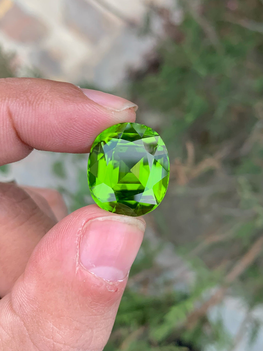 Lime Green Peridot Gemstone: Oval Faceted Cut, 23.10 CT