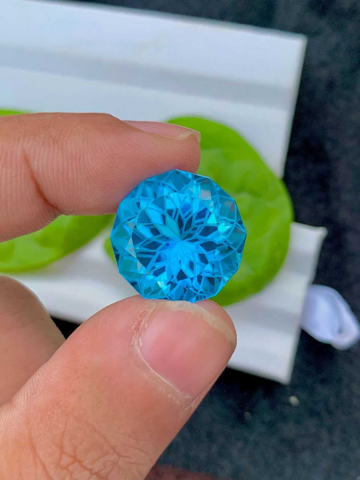 Swiss Blue Topaz Gemstone: Round Faceted Cut, 27.10 CT