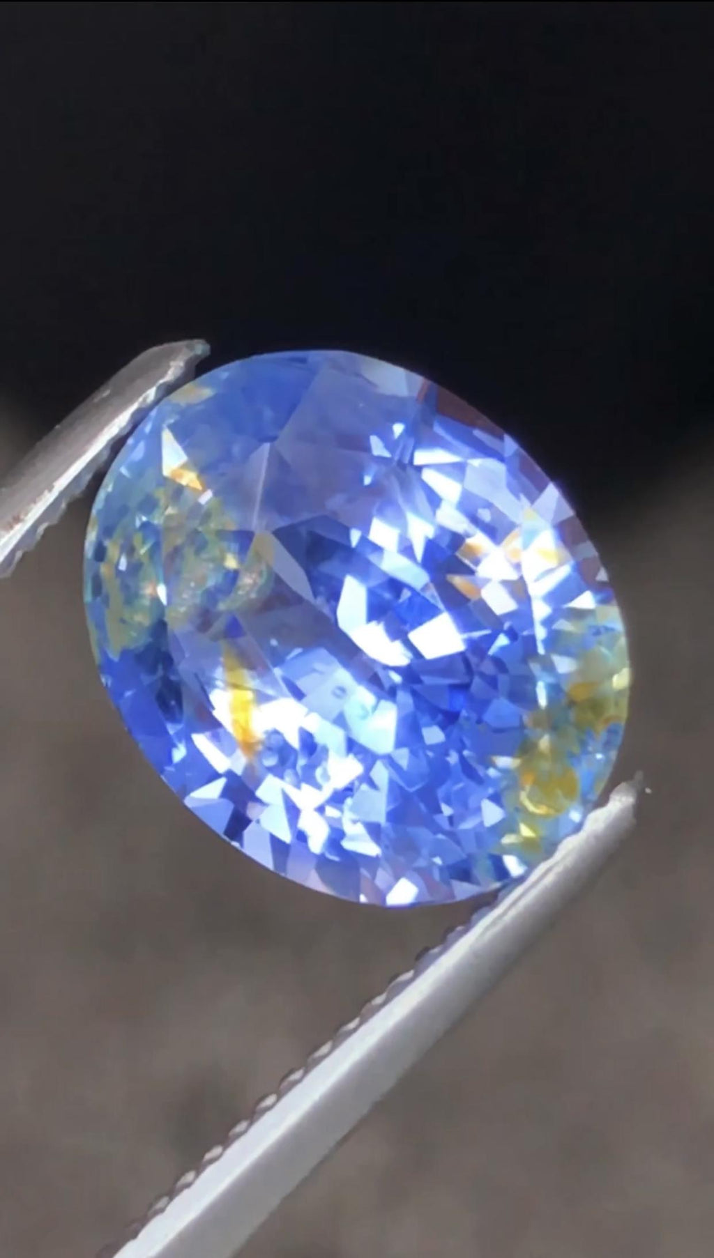 Certified Blue Bi-Color Sapphire 4.05 carat oval Cut Sri Lanka