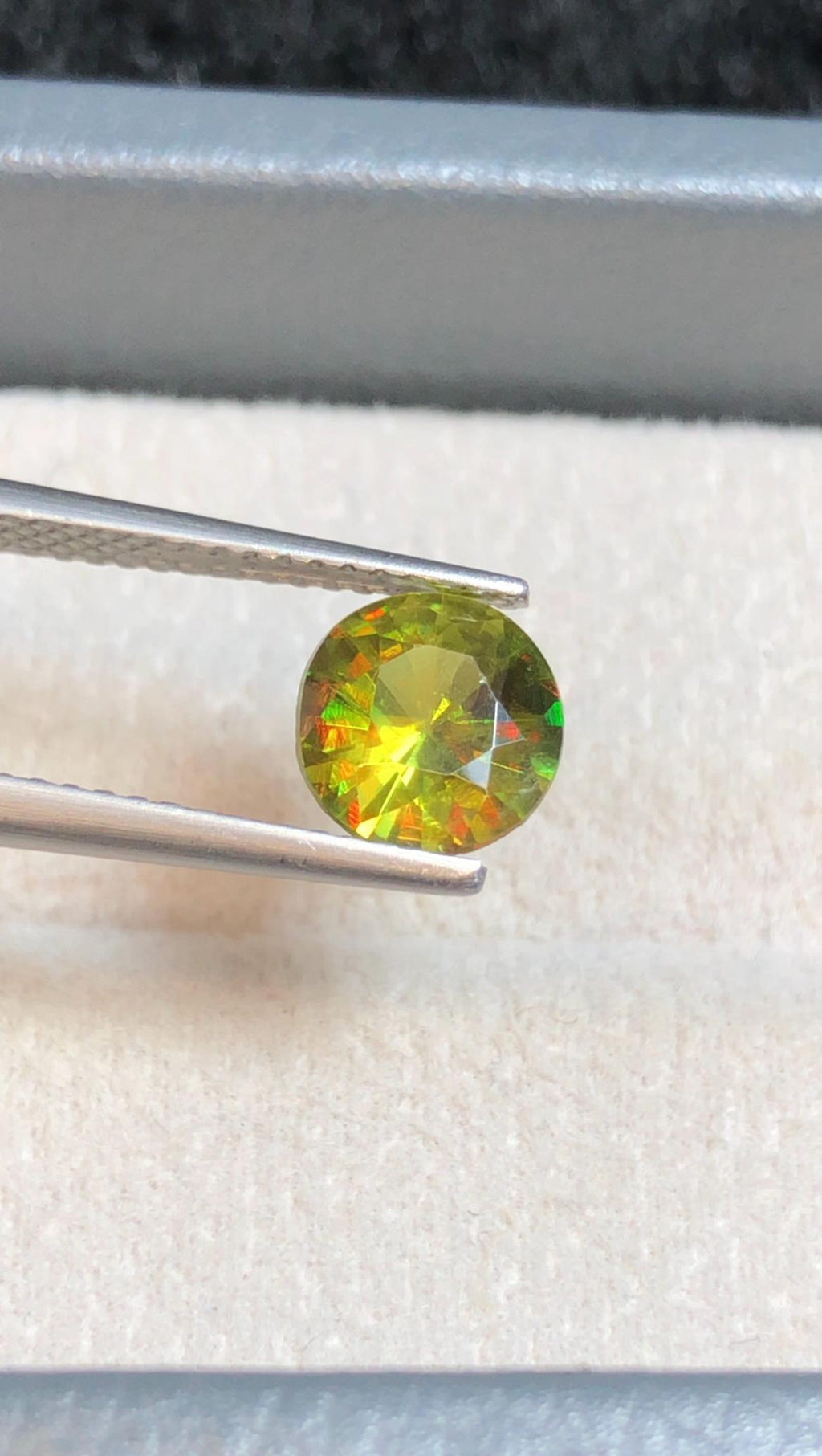 Chrome Sphene 1.20ct Round Cut – Madagascar • Full Fire