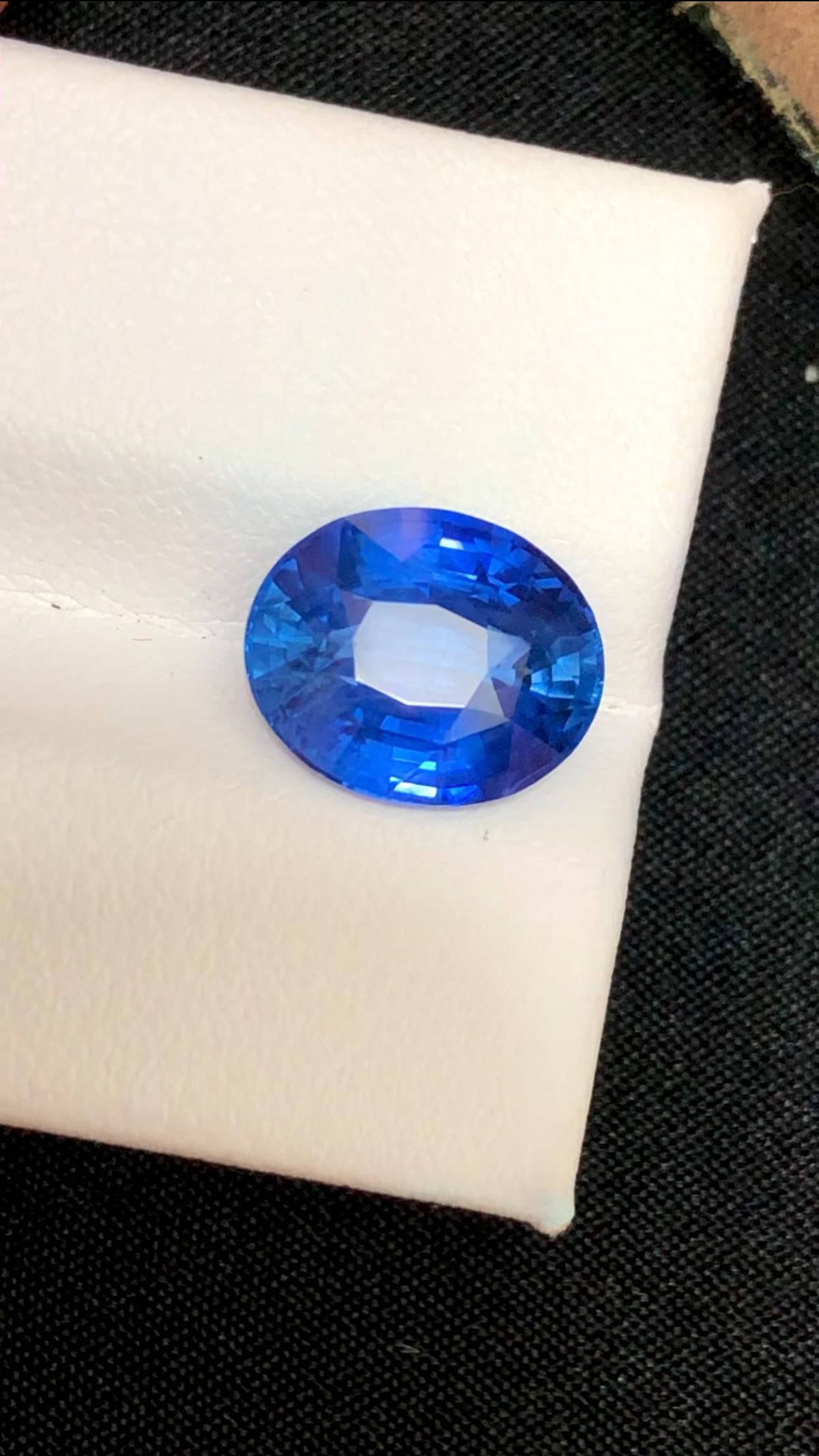 Royal Blue Sapphire Gemstone: 5 Carat Oval Cut, Sri Lankan Ceylon