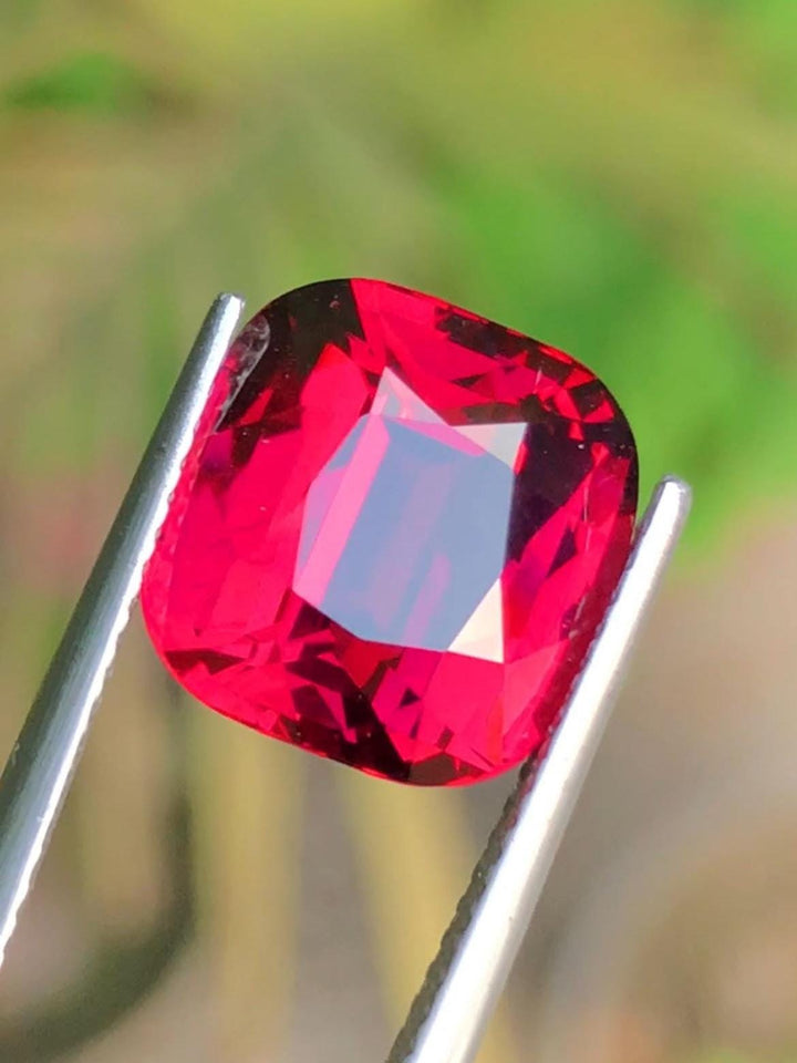 Rhodolite Garnet 7.05 ct Cushion Cut – Certified Raspberry-Tone Tanzanian Gemstone